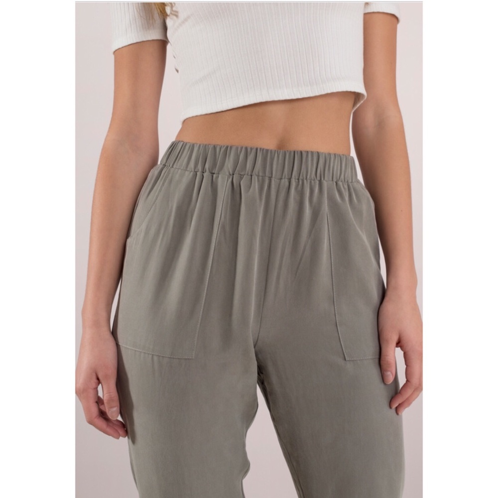❌SOLD❌ Ava Olive Jogger - Picture 2 of 5